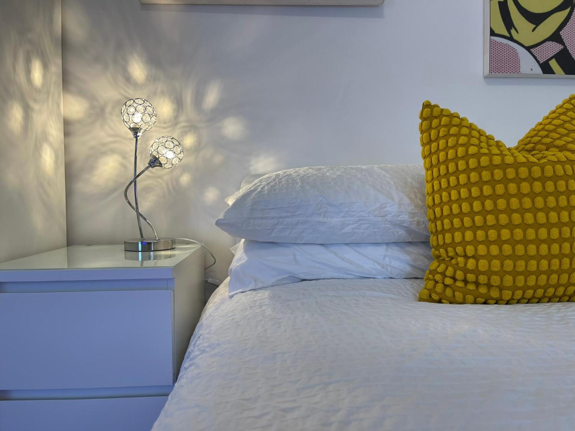 Vibrant Apartments Close To City Centre Cardiff Exterior foto